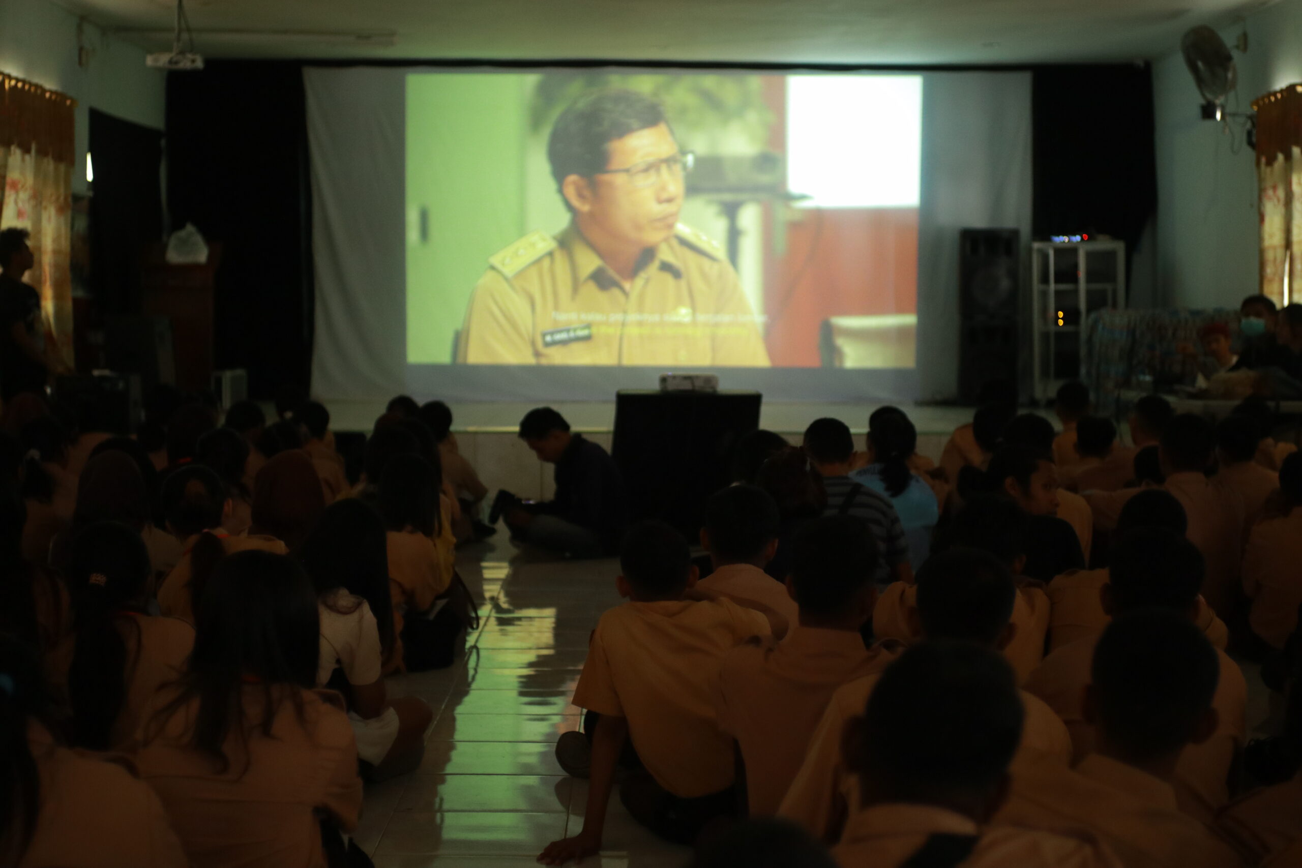 Ratusan Siswa Meriahkan Bioskop Pasiar Kolaborasi ACFFEST di Rute Terakhir SMA Negeri 5 Kupang